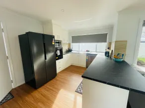 *NEW* 2 bed, 2 bath - spacious & stylish Cottage - Image 3