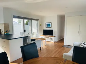 *NEW* 2 bed, 2 bath - spacious & stylish Cottage - Image 5