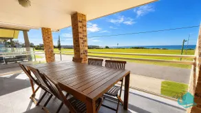 Sea Sounds - Large Beach House, Caves Beach Views - Image 4