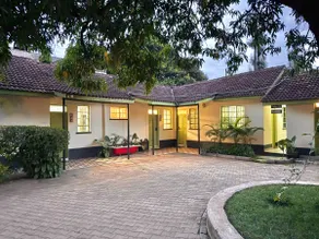 Boutique 1br•Gated parking, Lit patio in Milimani - Image 5