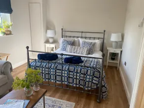 Modern country guest suite - with private entrance - Image 5