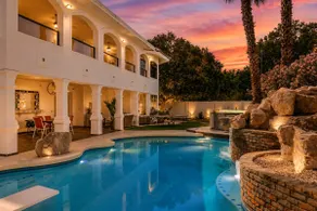 The Gatsby I By Hotel Home Stays - Image 2
