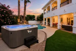 The Gatsby I By Hotel Home Stays - Image 5