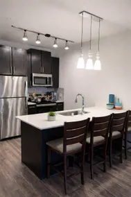 5⭐️Location | King Suite | Legacy W. | Free Parking - Image 3
