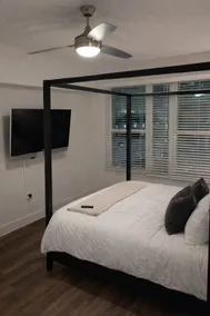 5⭐️Location | King Suite | Legacy W. | Free Parking - Image 5