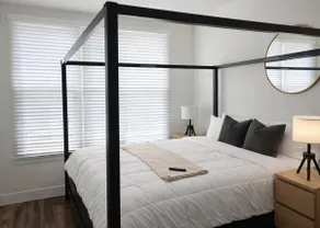 5⭐️Location | King Suite | Legacy W. | Free Parking - Image 2