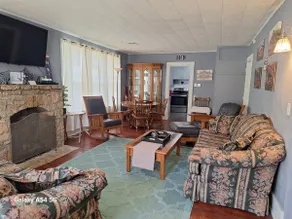 Renovated Bungalow with Cozy Gas Fireplace - Image 4