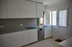 Ocean views, porch and private parking 5 minutes from the beach - Image 4