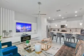 5 Bedrooms / 4.5 Bathrooms / Windsor Island (602 J - Image 3