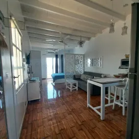 Beautiful new Studio apt on the roof with view - Image 2