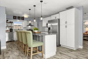 ~Chic Oasis • 6-Guest Suite • Pool Heat • Near All - Image 2