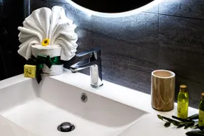 Luxurious 2-room apartment – Parking – Carré d'Or Menton - Image 5