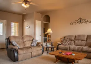 Comfy Cozy 2 bedrooms 1 ba, 70” & 40” TV, & Grill - Image 4
