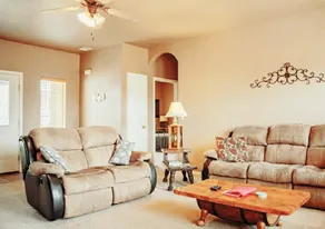 Comfy Cozy 2 bedrooms 1 ba, 70” & 40” TV, & Grill - Image 3