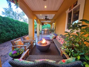 Comfort and Luxury Tropical Villa with EV Charger. - Image 4