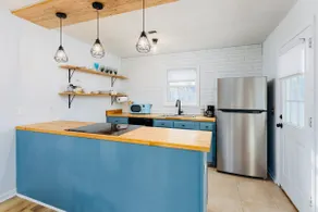 Cute & Open Two Bedroom in Family Neighborhood - Image 5