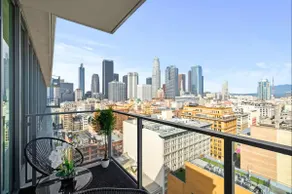 Cloud 9 LUX SUITE- DTLA Skyline Views - Image 2