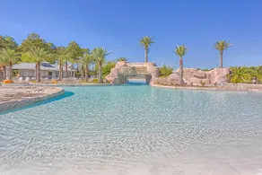 Clean & spacious Canalfront condo with pool & hot - Image 2