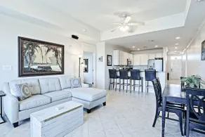 Clean & spacious Canalfront condo with pool & hot - Image 5