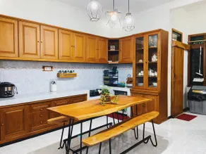 Omaha Homestay -Woody Green House with 3 Bed Rooms - Image 4