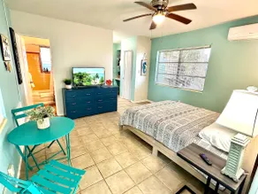 Johns Pass Retreat #4-Walk to beach & 100+vendors! - Image 2