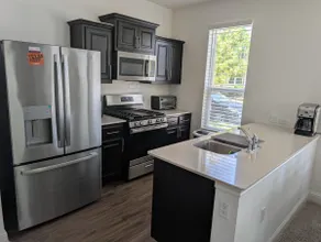 Cozy 2-bedroom Townhome in Mueller Neighborhood - Image 4