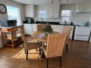 Charming Bayfront Getaway - Private Pier - Image 4