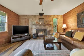 Cozy 2 BR Cabin Tucked Away In Blue Ridge Mtns. - Image 5