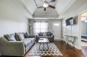 Gorgeous Cozy Home Near Fort Campbell and Casino - Image 4