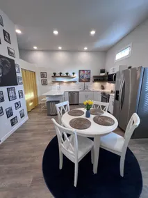 The Carriage House *Downtown* - Image 4