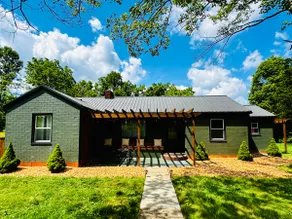 Peaceful Getaway| Hot Tub, Trails, Fenced yard - Image 2