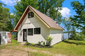 Beachfront cottage on the Ottawa River - Image 3