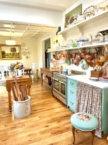 Magazine-Worthy Farmhouse| Hot Tub| 3 Acres| Bocce - Image 2