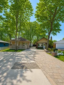 Private Wasaga Retreat Just 1.5min Walk To Beach! - Image 3