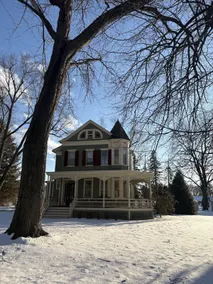 Relax in a Grand Victorian Dame - Image 2