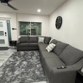Cozy Landing Airport /UNM Home! - Image 5