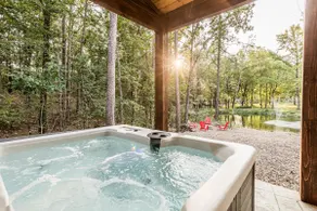 Brand New Calvert's Copper Cabin for Couples, Hot Tub, Free Firewood - Image 3