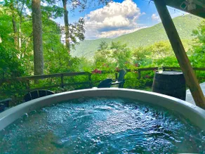 Fall Mountain Escape • Hot Tub • 5 Min to Parkway - Image 4