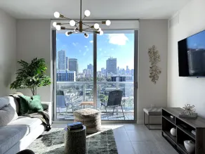 Design District Luxury Bay View - Image 3