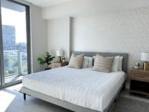Design District Luxury Bay View - Image 5
