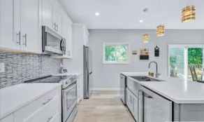 Modern 4BR Retreat • Sleeps 8+ • Spa Tub - Image 3
