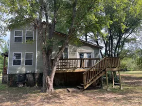 Cute 3-bedroom cabin right on the river front - Image 4