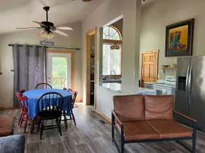 Cute 3-bedroom cabin right on the river front - Image 3