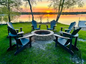 Lake Escape with paddle boards, fire pit & game room - Image 2