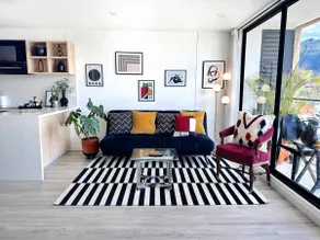 ★Stylish, Arty 2BR APT - Trendiest District +VIEW★ - Image 2