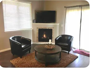 NEW cozy house w/garage in CentralGreeley - Image 4