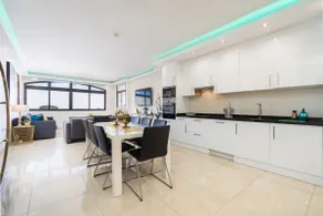 5 bedroom apartment in Puerto Banus - Image 3