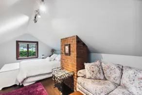 Charming Loft in Shawnigan Lake Village - Image 3