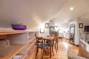 Charming Loft in Shawnigan Lake Village - Image 5