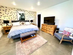 The Wrangler Warehouse Suite-Pets Allowed - Image 2